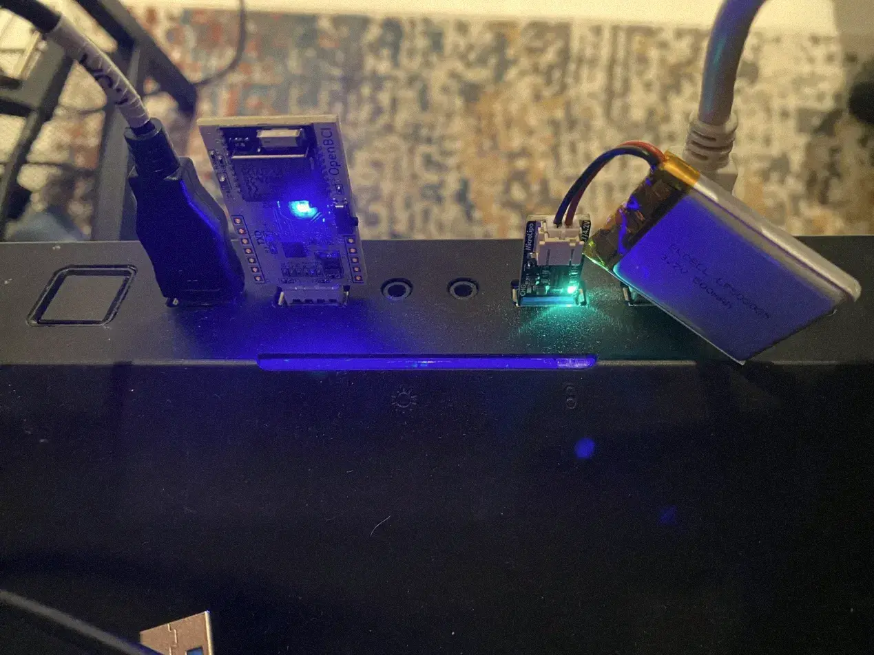 The radio receiver glowing blue in a computer’s USB port